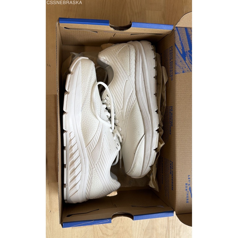 Brooks White Triple Athletic Walking Shoes Sneakers Womens Size 8 1203071B142